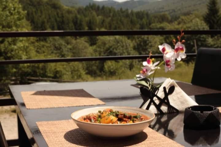 Pensiunea La Taverna Trăisteni Esterno foto