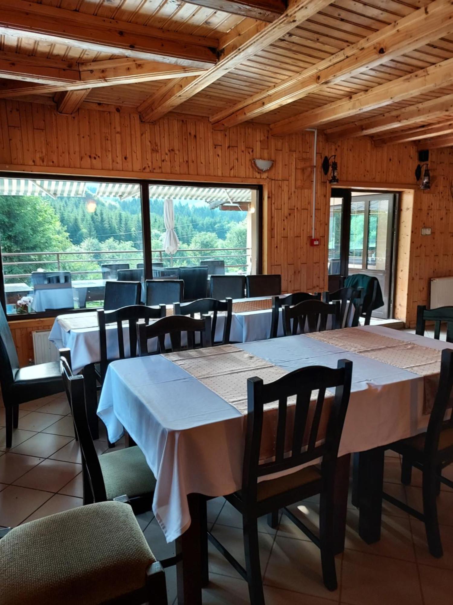 Pensiunea La Taverna Trăisteni Esterno foto