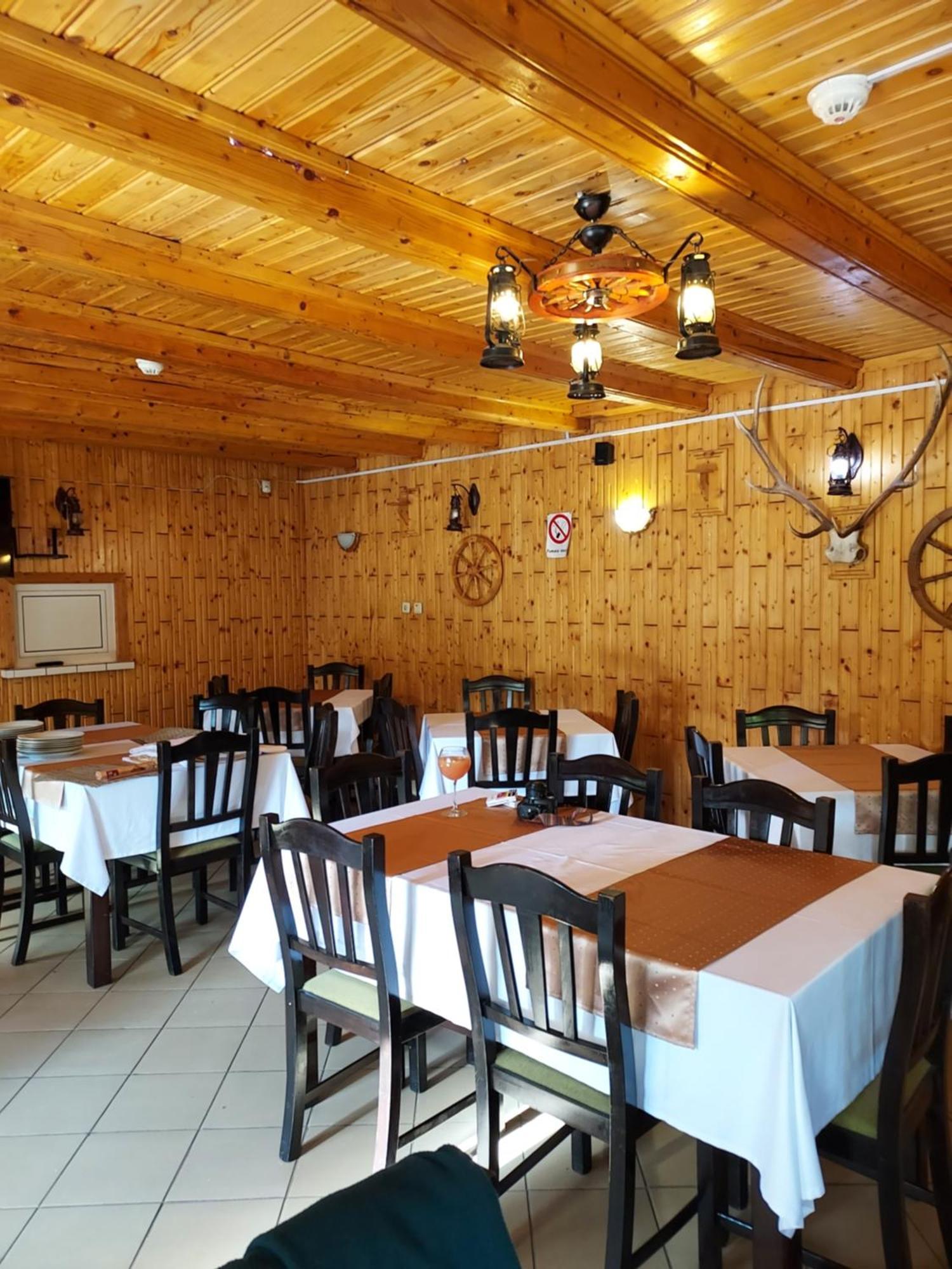 Pensiunea La Taverna Trăisteni Esterno foto