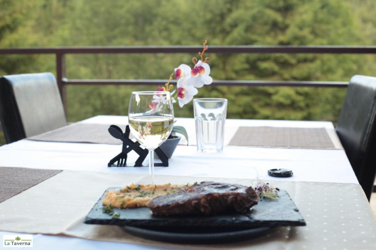 Pensiunea La Taverna Trăisteni Esterno foto
