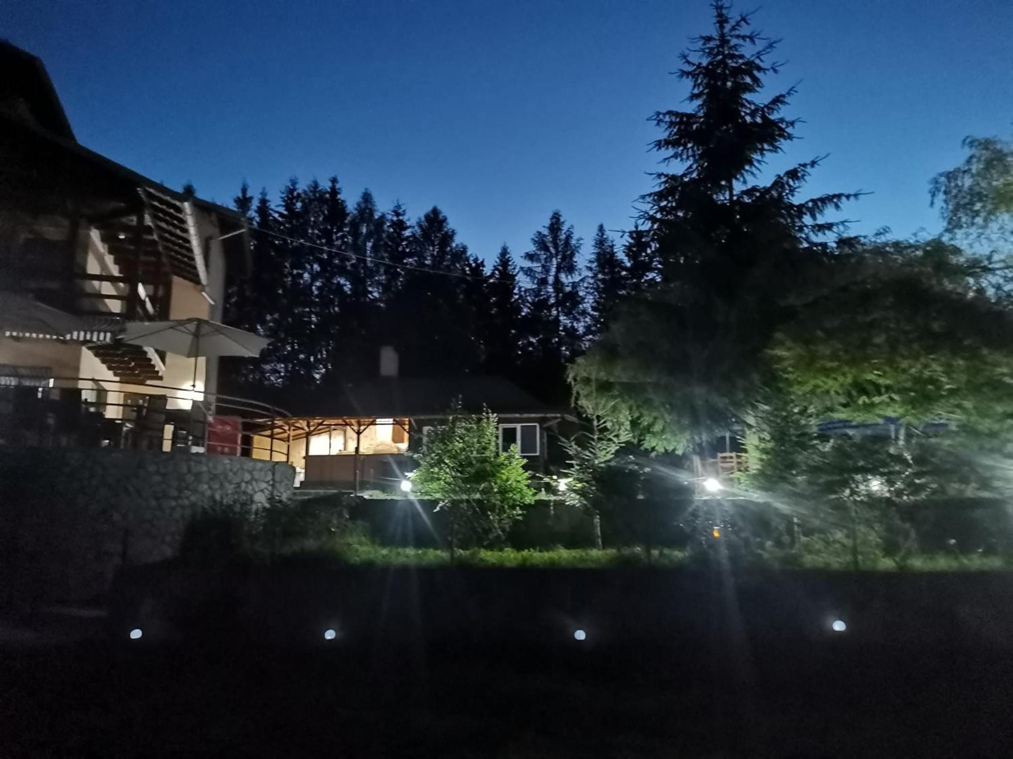 Pensiunea La Taverna Trăisteni Esterno foto