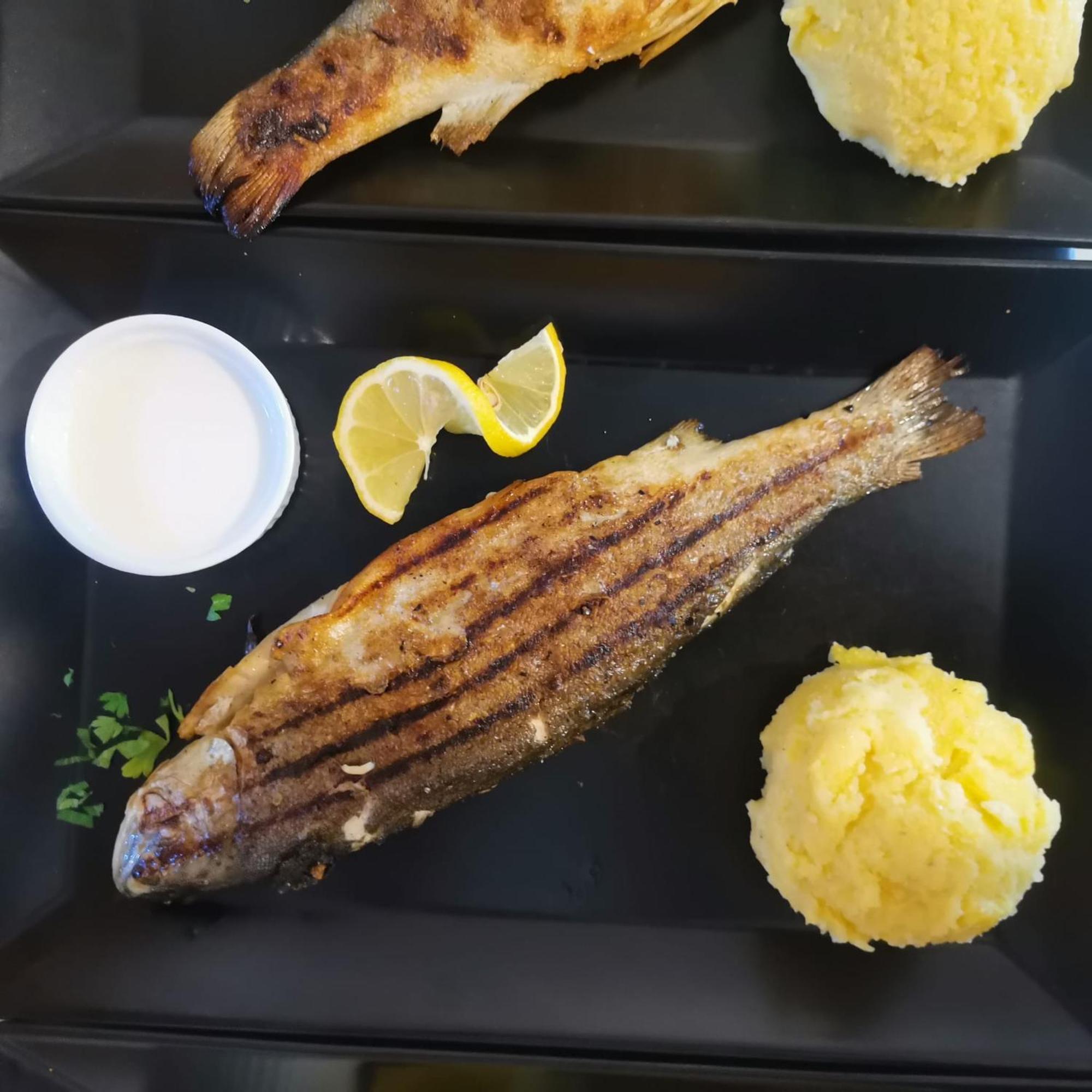 Pensiunea La Taverna Trăisteni Esterno foto