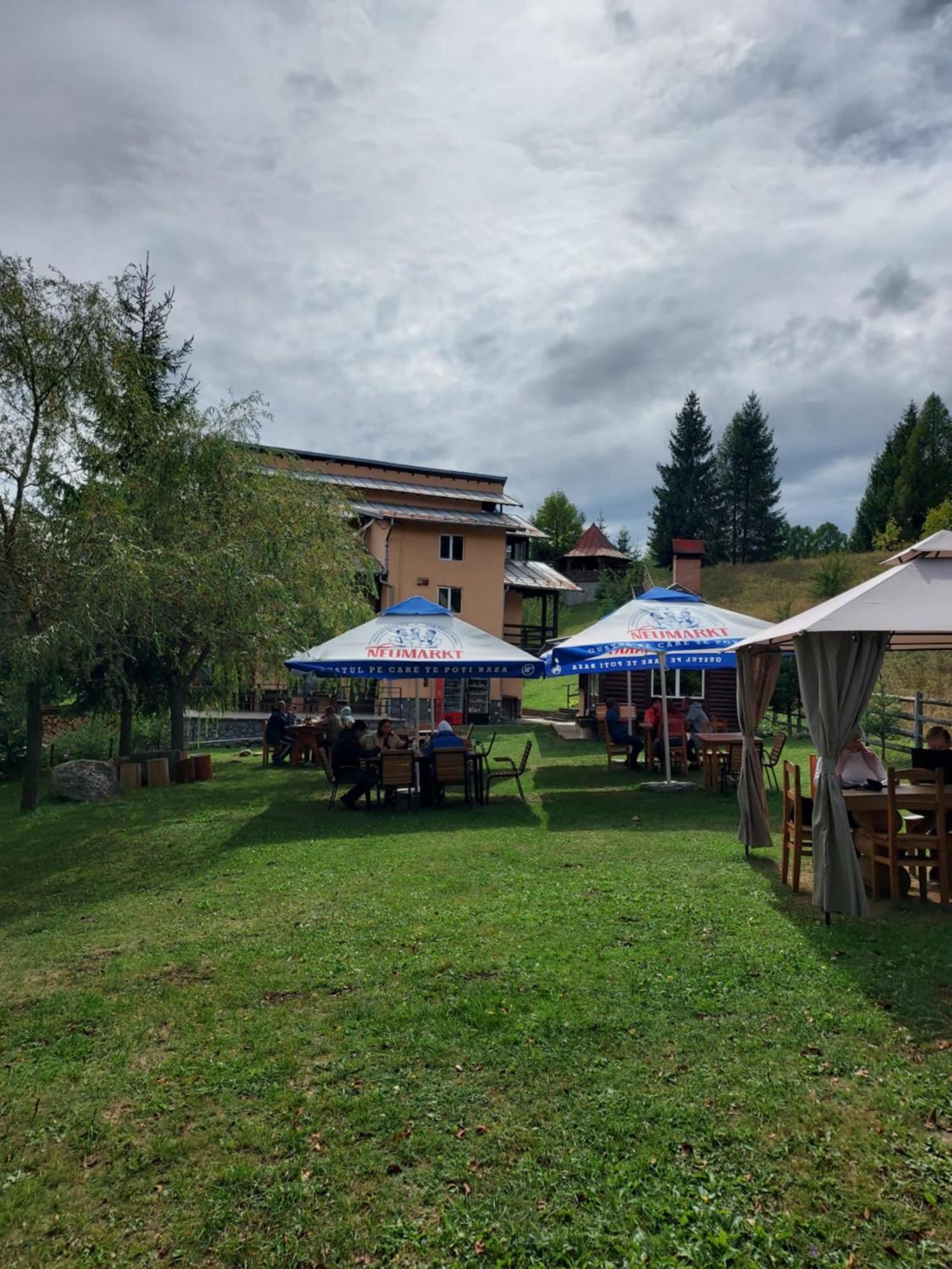 Pensiunea La Taverna Trăisteni Esterno foto
