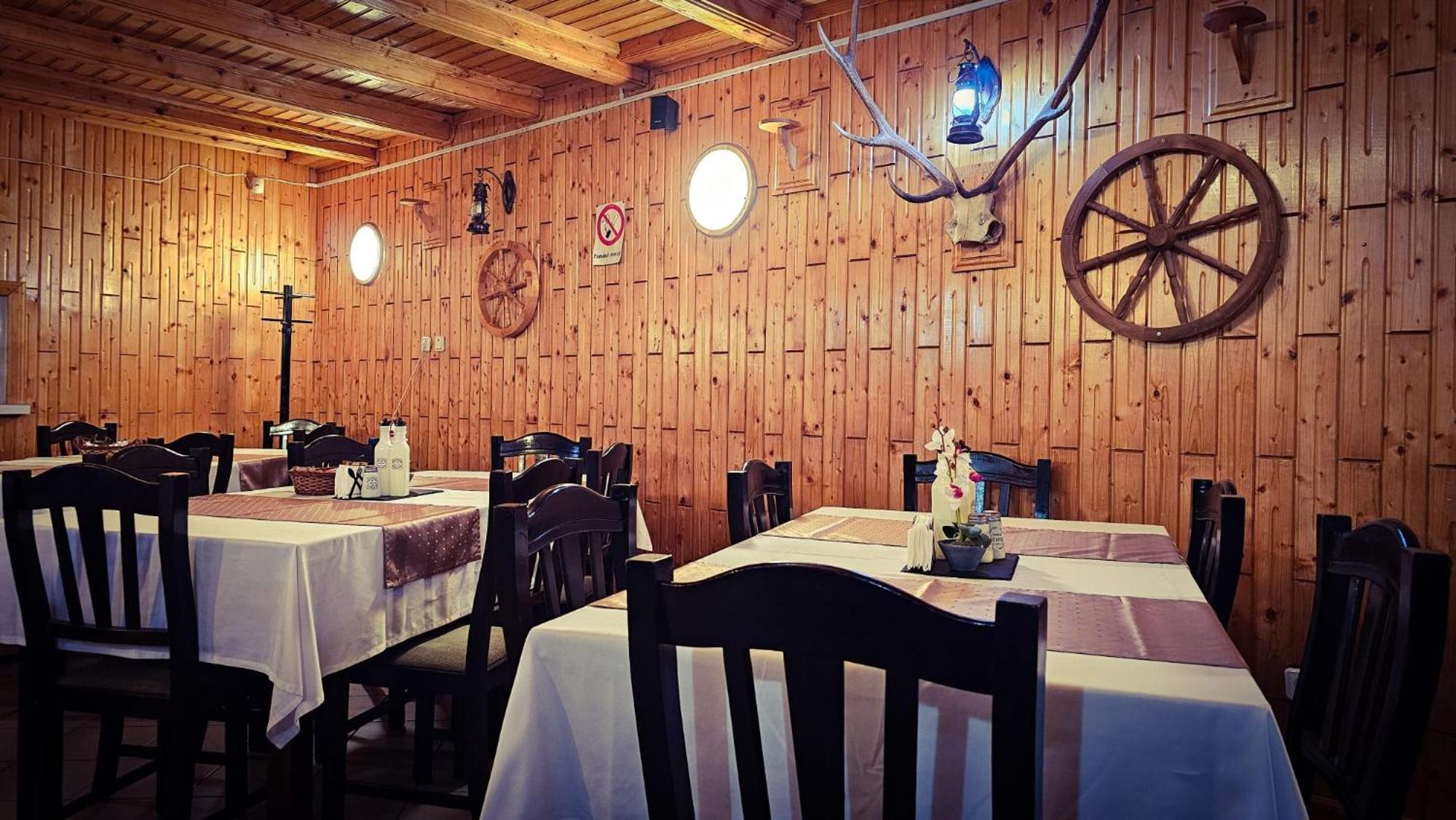 Pensiunea La Taverna Trăisteni Esterno foto