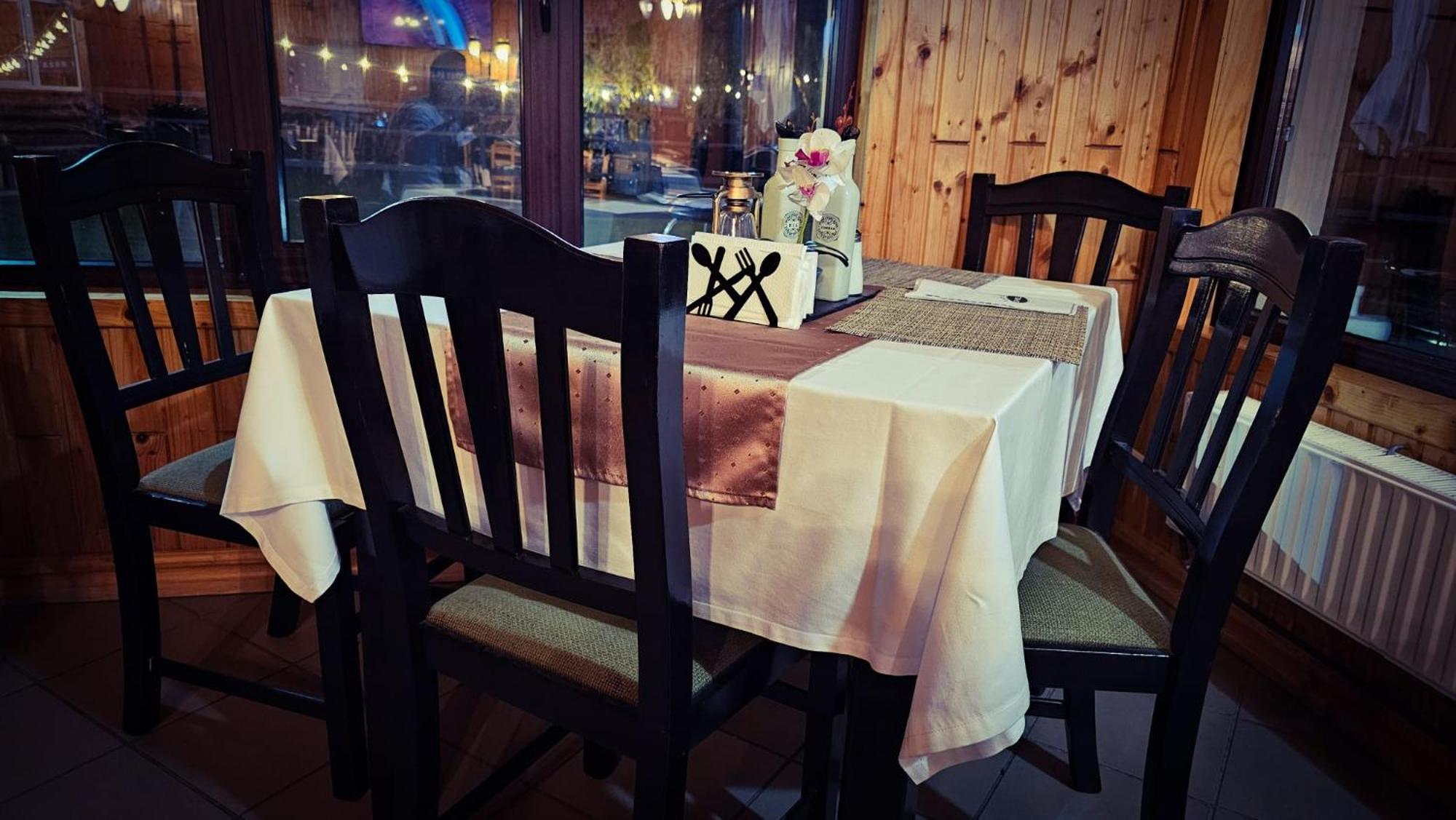 Pensiunea La Taverna Trăisteni Esterno foto